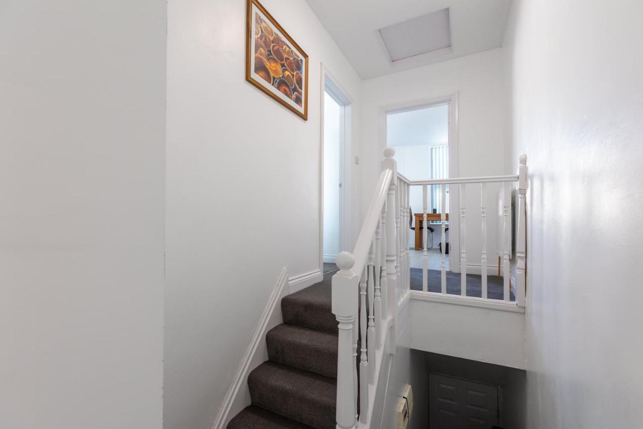 Platform Stadium Apartment With Parking Kingston upon Hull Kültér fotó